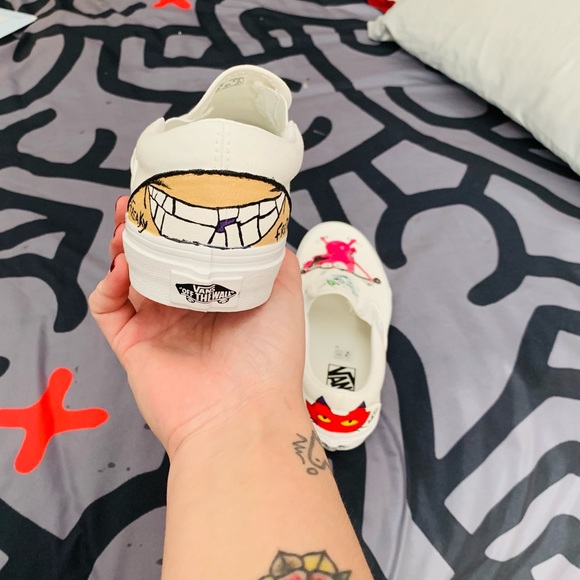 Custom Vans - Picture 2 of 4